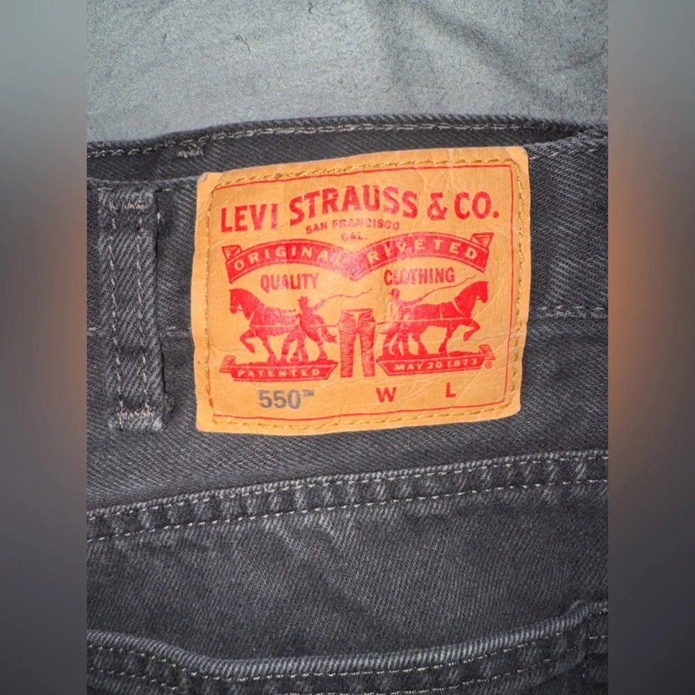 Levis 550 Relaxed Fit Black Denim Jeans Mens 44x30 Faded